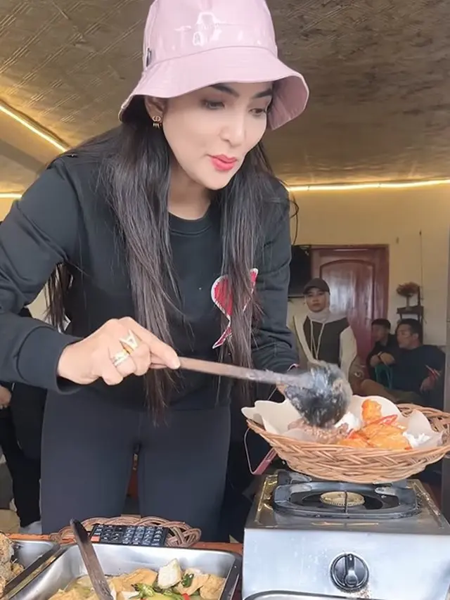 Rekomendasi Kuliner Enak di Dieng ala Ashanty
