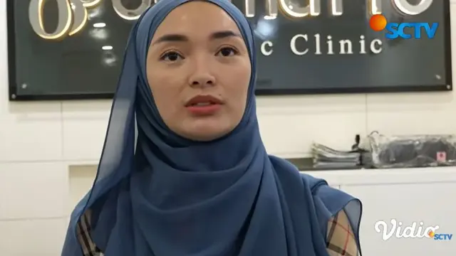 Zaskia Gotik berhijab