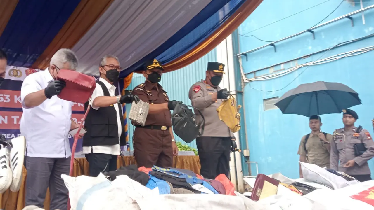 Pemusnahan Barang Bekas Impor