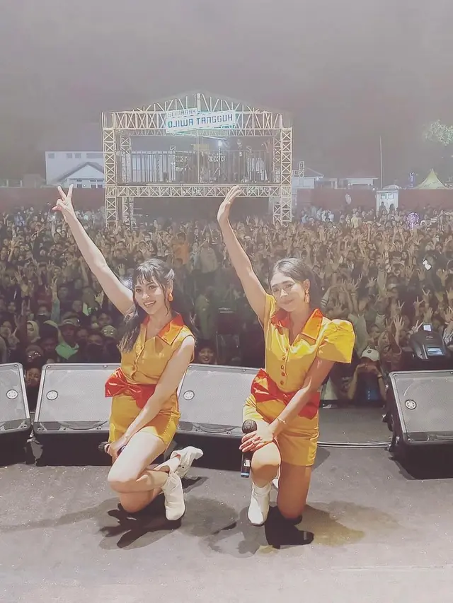 6 Potret Duo Anggrek Penyanyi 'Cikini Gondangdia' yang Viral, Selalu Kompak