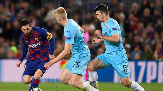 Bek baru Persija, Ondrej Kudela ketika melawan Lionel Messi di Liga Champions.