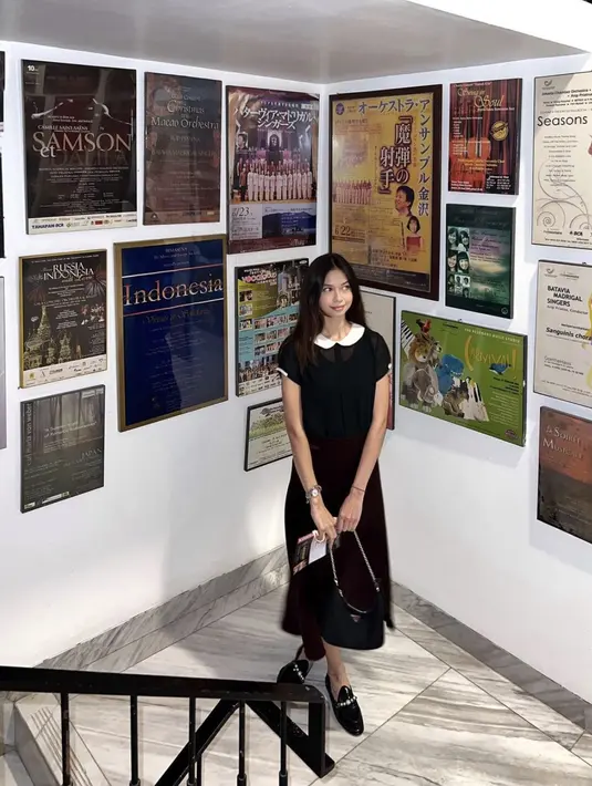 Tampil cantik bergaya preppy look, Yuki Kato kerap memesona dengan paduan yang atraktif. [Foto: Instagram/ Yuki Kato]