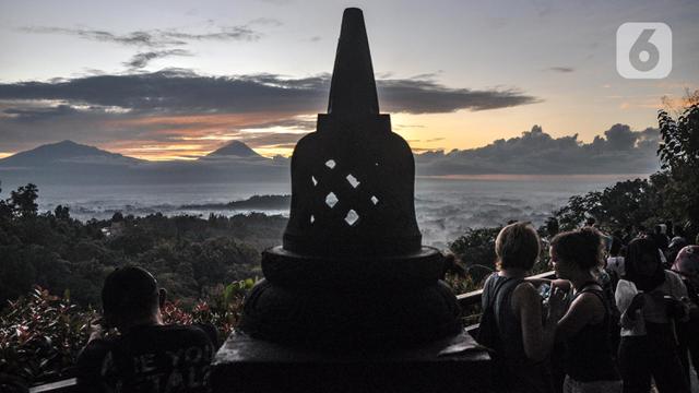 FOTO: Menikmati Keindahan Candi Borobudur saat Sunrise