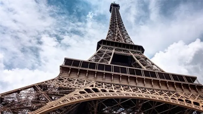 Apartemen di puncak Eiffel/copyright Pexels.com