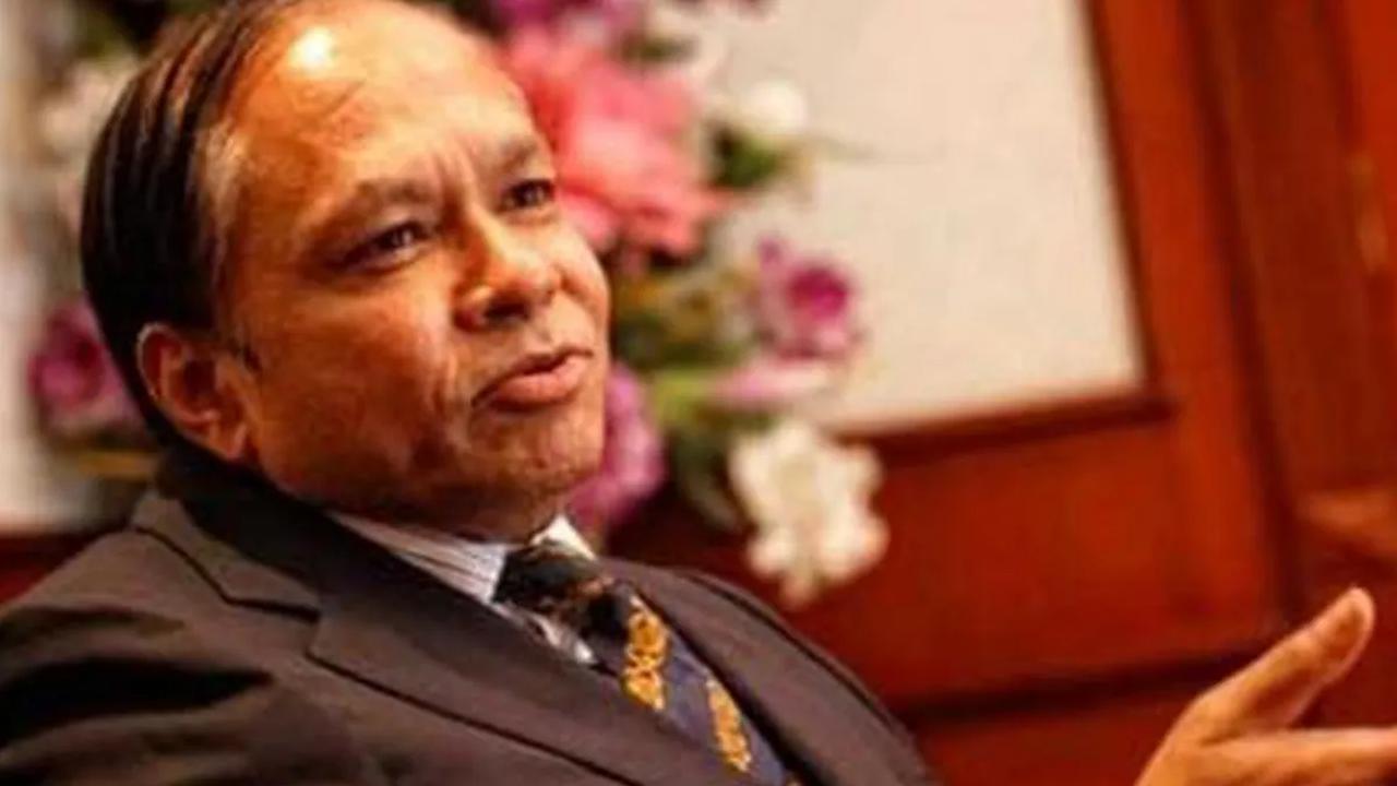 Sri Prakash Lohia memperoleh sebagian besar kekayaannya dengan memproduksi PET dan petrokimia.