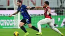 Duel sengit antara AC Milan melawan Inter Milan pada pekan ke-22 Liga Italia 2024/2025 di San Siro berakhir imbang dan kedua tim harus puas berbagi satu poin. (PIERO CRUCIATTI/AFP)
