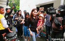 Dilamar Sang Kekasih, 8 Foto Ayu Ting Ting Sebut Doanya Dijawab Allah SWT
