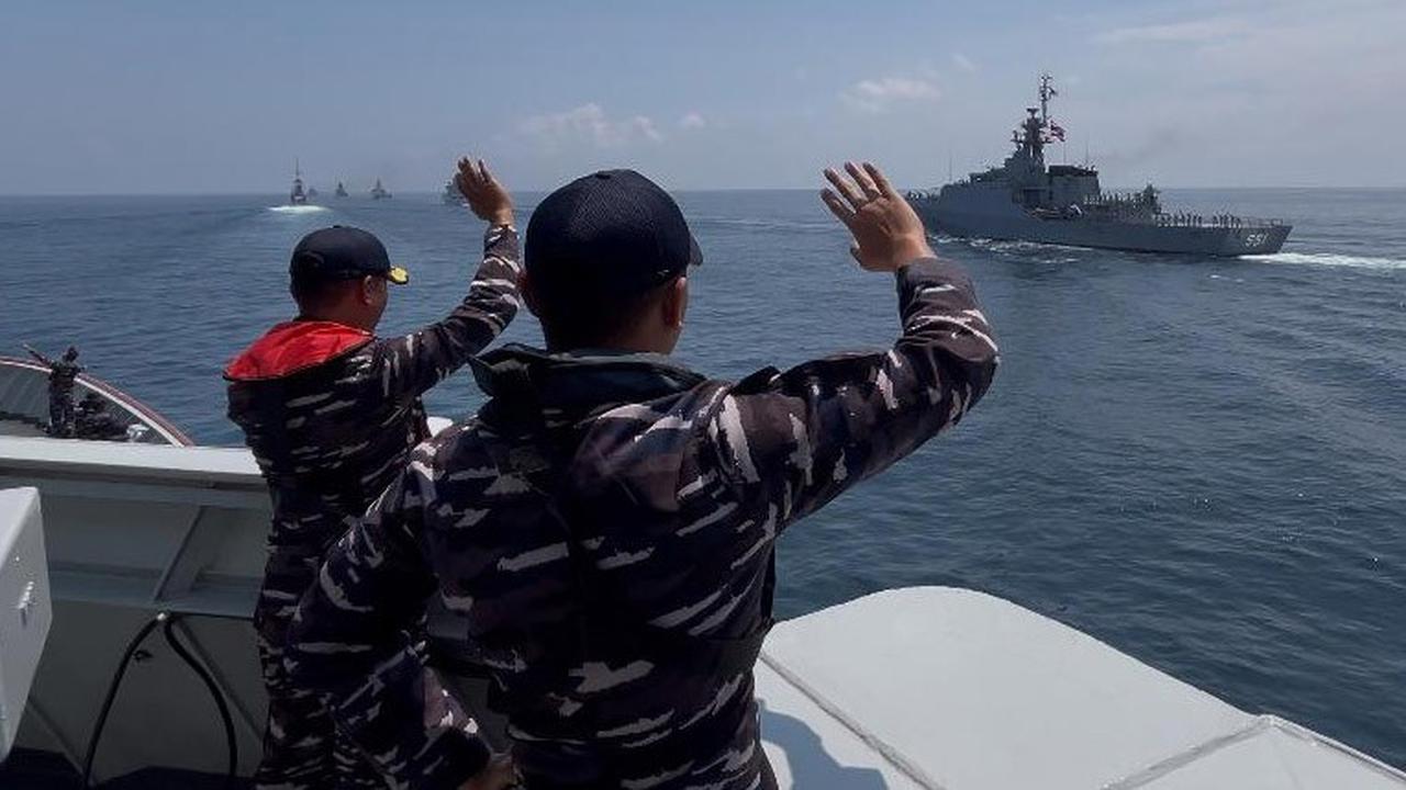 FOTO: Aksi KRI Bung Tomo dalam Latihan Laut AMNEX 2025