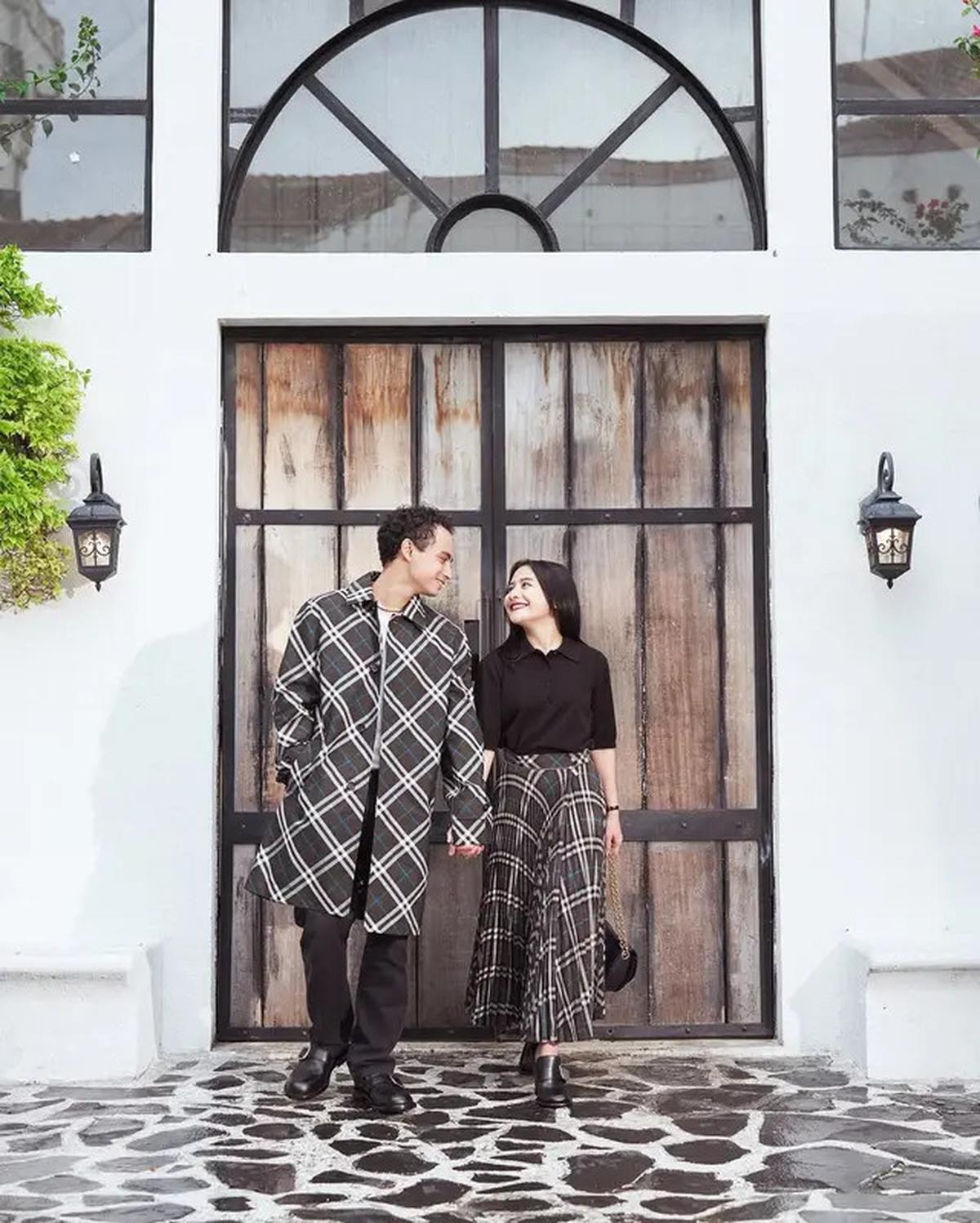 Kian Go Public, 5 Gaya Couple Baru Prilly Latuconsina dan Omara Esteghlal saat Pemotretan-Kondangan