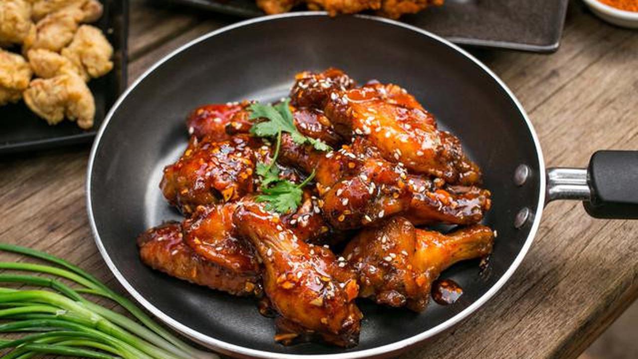 Ilustrasi ayam goreng saus barbeque