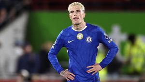 Gelandang Chelsea asal Argentina nomor punggung 49, Alejandro Garnacho, bereaksi di akhir pertandingan Premier League antara Brentford dan Chelsea di Gtech Community Stadium, London, pada 13 September 2025. (HENRY NICHOLLS /AFP)