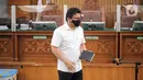 Terdakwa kasus pembunuhan Brigadir Nopriansyah Yosua Hutabarat atau Brigadir J, Ferdy Sambo membawa buku hitam saat menjalani sidang lanjutan dengan agenda mendengarkan keterangan saksi dari Jaksa Penuntut Umum (JPU) di Pengadilan Negeri Jakarta Selatan, Selasa (8/11/2022). Ketua Indonesia Police Watch (IPW), Sugeng Teguh Santoso berharap Ferdy Sambo mau membongkar isi buku hitam tersebut. (Liputan6.com/Faizal Fanani)