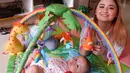 Berbagai upaya dilakukan oleh artis Joanna Alexandra demi kesehatan anak keempatnya yang baru berusia sembilan bulan. Penyakit langka yang diderita buah hatinya membutuhkan biaya tak sedikit. (Instagram/joannaalexandra)