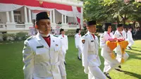 Pasukan pengibar Bendera Merah Putih yang berasal dari gabungan pelajar Indonesia yang studi di Sekolah Indonesia Cairo dan Ma’had Al Azhar Mesir. (KBRI Kairo)