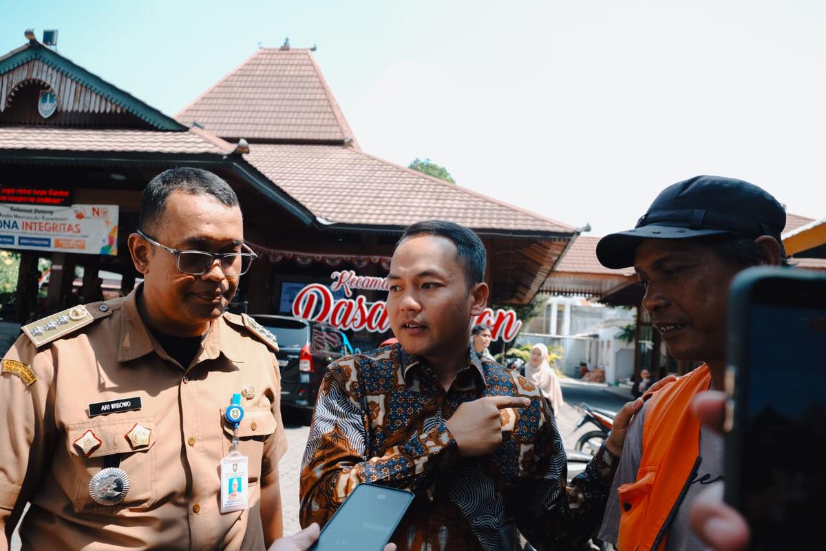 Wali Kota Solo Respati Ardi mengecek parkir di Kantor Kecamatan Pasar Kliwon, Selasa (11/8/2026). (merdeka.com/istimewa).