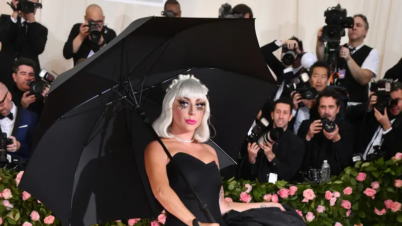 Lady Gaga Tampil Heboh di Met Gala 2019