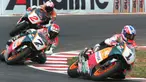 Pebalap Repsol Honda asal Jepang Tadayuki Okada (7) mendekati pebalap Australia Mick Doohan (1), diikuti pebalap Spanyol Alex Criville (2) yang juga dari Repsol Honda pada Kejuaraan Dunia Grand Prix 97 di Sirkuit Sentul, 28 September 1997. Okada menang dengan total waktu 43'22.010. (KEMAL JUFRI/AFP)