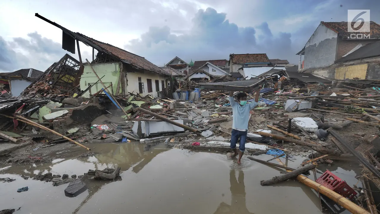 Usai Tsunami Selat Sunda, Warga Mulai Pulang Selamatkan Harta Benda