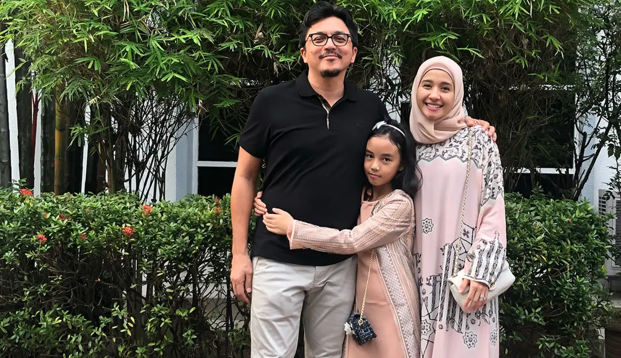 Dua tahun bersama, rumah tangga keduanya jauh dari gosip miring. Rupanya rahasia rumah tangga yang harmonis ala Bella dan Emran adalah sering menyempatkan waktu untuk family time bersama.(Liputan6.com/IG/@laudyacynthiabella)