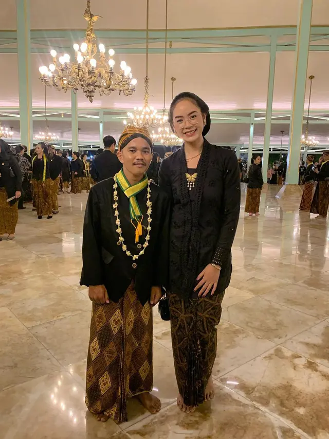 Viral di Tiktok, Gaya Ayu Kekinian Rania Maheswari Yamin di Kirab Pusaka Malam Satu Suro Jadi Sorotan