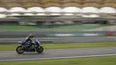 Pendatang baru Movistar Yamaha MotoGP, Maverick Vinales unjuk gigi dengan menjadi yang tercepat pada sesi latihan bebas di Sepang International Circuit, Kuala Lumpur, Malaysia, (30/1/2017). Vinales mencatat waktu 1:59.368.  (EPA/Fazry Ismail)