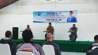 Ade Kaca, anggota DPRD Provinsi Jawa Barat dari Fraksi PAN tengah melaksanakan reses di Garut, Jawa Barat. (Liputan6.com/Jayadi Supriadin)