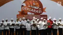 Mendagri Tjahjo Kumolo, Bawaslu, dan perwakilan TKN serta BPN dalam deklarasi komitmen bersama menjelang kampanye rapat umum dan iklan kampanye Pemilu 2019 di kantor Bawaslu RI, Jakarta, Sabtu (23/3). (merdeka.com/Imam Buhori)