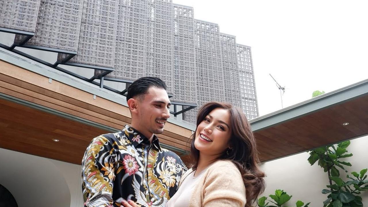 Potret Mesra Vincent Verhaag dan Jessica Iskandar, Disebut Jadi Suami dan Ayah Terbaik Oleh Netizen