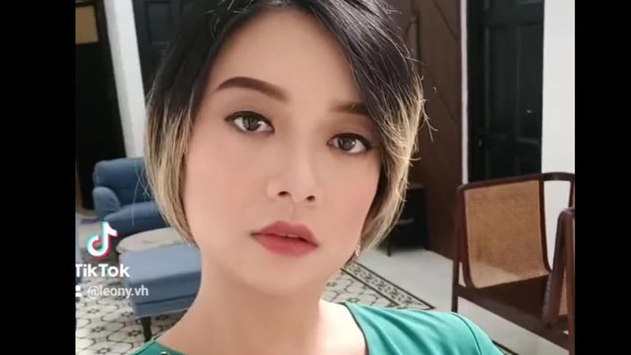 Penampilan Leony langsung mencuri perhatian para netizen. Penampilannya dipuji begitu cantik.