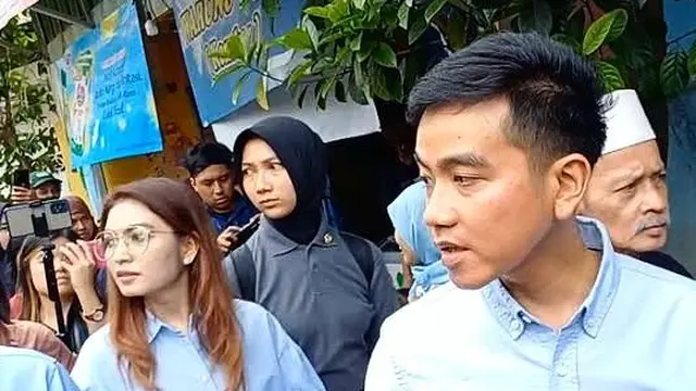 12 OOTD Selvi Ananda yang Anti Membosankan Meski Sering Kenakan Outfit Serba Biru Selama Dukung Gibran Jadi Cawapres 2024