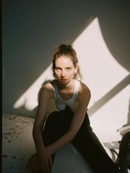 Diwakili oleh Women Management, Meadow telah melakukan banyak hal sebagai seorang model. Tampaknya ia mengikuti jejak ayahnya untuk masuk ke dalam dunia hiburan. (Liputan6.com/IG/@meadowwalker)