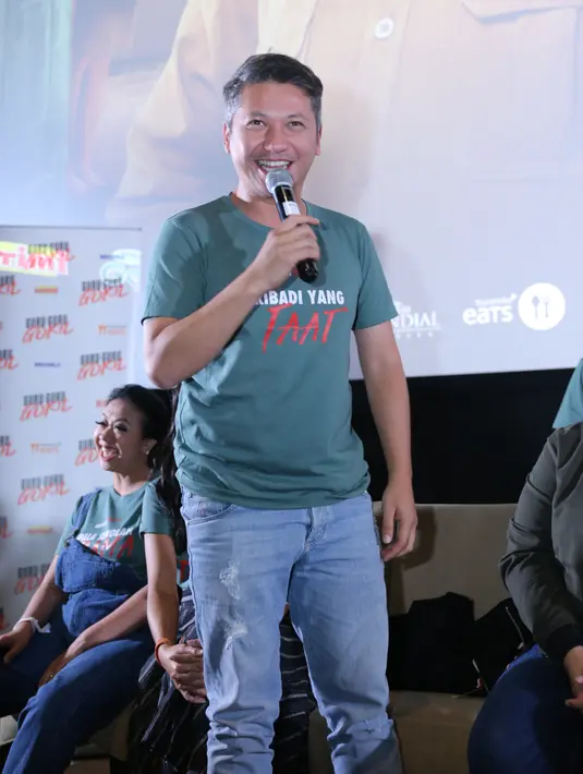 Gading Marten berperan menjadi laki-laki bernama Taat di Guru-Guru Gokil (Daniel Kampua/Fimela.com)