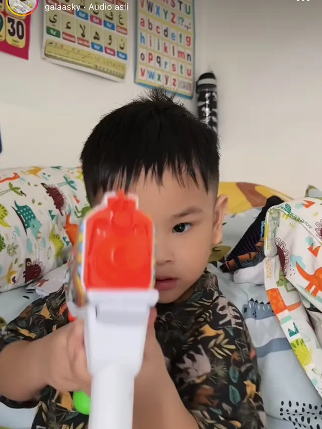 Potret Gala setelah potong rambut pada postingan Instagram/@galaasky