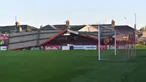 Kondisi atap stadion Turners Cross markas klub Cork City usai diterjang badai Ophelia di kota Cork, Irlandia barat daya (17/10). Badai yang belum pernah terjadi di Irlandia ini menewaskan tiga orang. (AFP Photo/Ben Stansall)