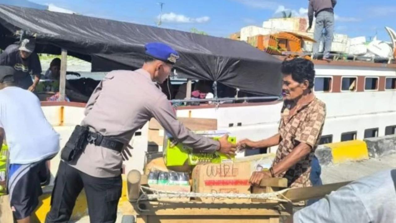 Satpolairud Tojo Una-Una Perkuat Pembinaan Masyarakat Pesisir Melalui Program Polisi Penolong