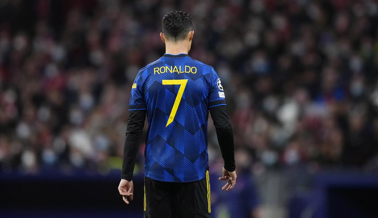 Hingga akhir laga, empat catatan hattricknya ke gawang Atletico Madrid tak berbekas. Cristiano Ronaldo pun meninggalkan lapangan dengan rasa frustrasi di hati. (AP/Manu Fernandez)