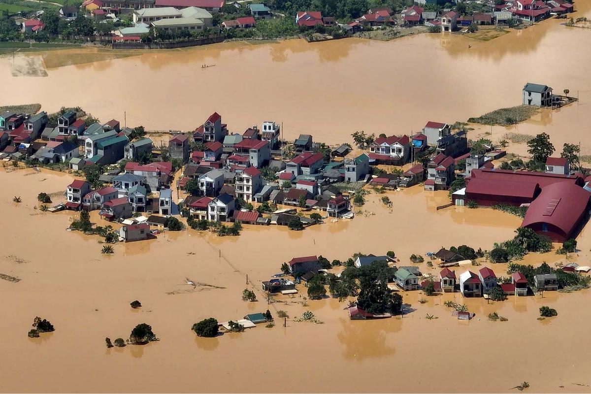 FOTO: Topan Matmo Luluhlantakkan Vietnam Utara, Banjir Terburuk dalam 60 Tahun