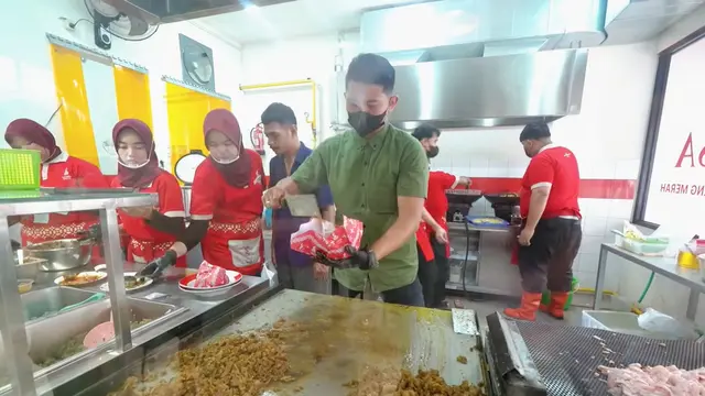 Desain Warung Makan Aurel Hermansyah yang Penyajian Menunya Unik