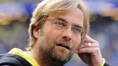 Gaya pelatih Borussia Dortmund Juergen Klopp jelang laga lanjutan Bundesliga melawan Hamburg SV di Hamburg, 9 April 2011. Skor 1-1. AFP PHOTO / OLIVER HARDT