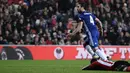 Gelandang Chelsea, Cesc Fabregas berlari merayakan gol ke gawang Sunderland pada lanjutan Liga Inggris di The Stadium of Light  (14/12/2016). Catatan 100 assist Fabregas ini di cetak di usia yang lebih muda dari ketiga pendahulunya. (AFP Photo/Oli Scarff)