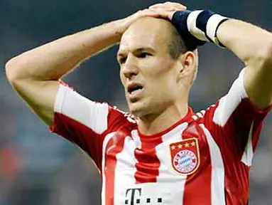 Kekecewaan winger Bayern Muenchen Arjen Robben di laga final Liga Champions melawan Inter Milan di Santiago Bernabeu, 22 Mei 2010. Inter unggul 2-0. AFP PHOTO DDP / SASCHA SCHUERMANN 