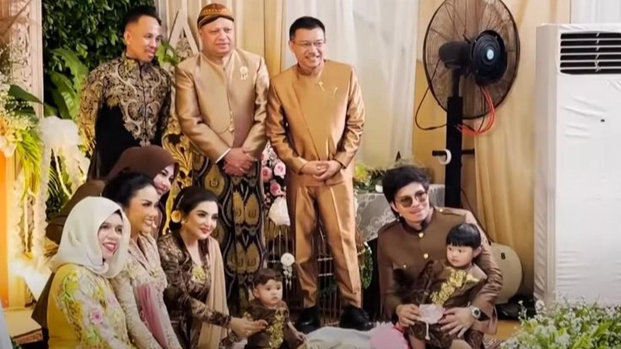 Momen Keluarga Besar yang Harmonis