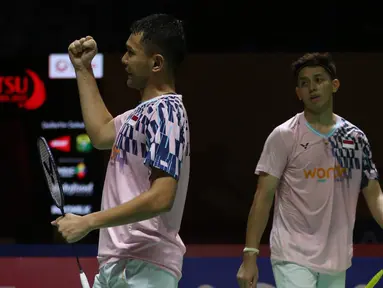 Pebulu tangkis ganda putra, Fajar Alfian/Muhammad Rian Ardianto merayakan kemenangan atas Xie Hao Nan/ Zeng Wei Han (China) pada perempat final Daihatsu Indonesia Masters 2025 di Istora Gelora Bung Karno, Senayan, Jakarta (24/1/2025). (Liputan6.com/Helmi Fithriansyah)