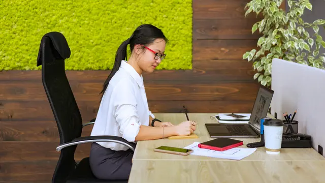 Sering Olahraga tapi Masih Harus Duduk Seharian? Ini Cara Mengurangi Dampak Buruknya pada Tubuh