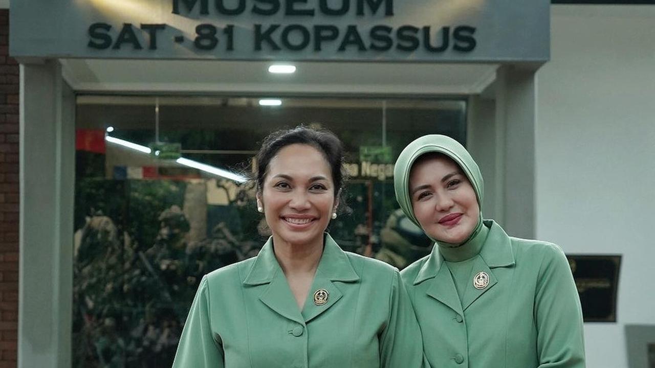 Jadi Istri Komandan Kopassus, Penampilan Cantik Juliana Moechtar Mengenakan Seragam Persit Langsung Akrab dengan Ibu-ibu