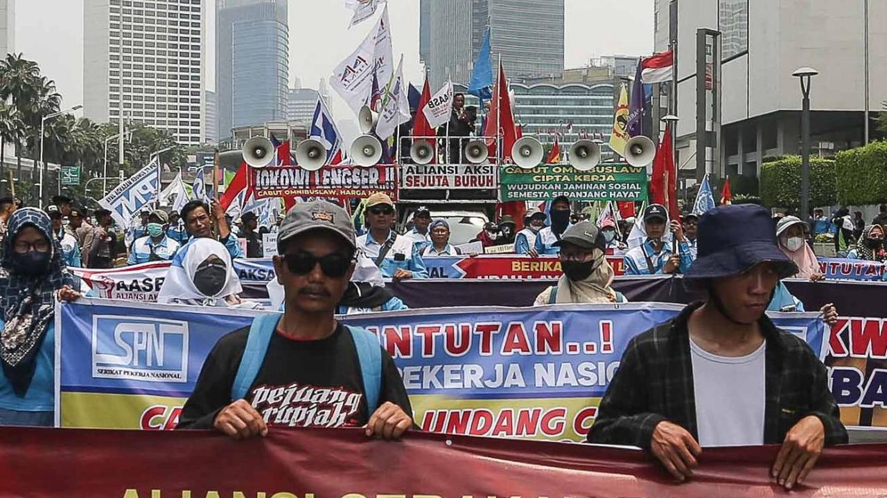 Dalam aksinya mereka meminta pemerintah mencabut Omnibus Law Undang-Undang Nomor 6 Tahun 2023 tentang Cipta Kerja beserta PP Turunannya.
