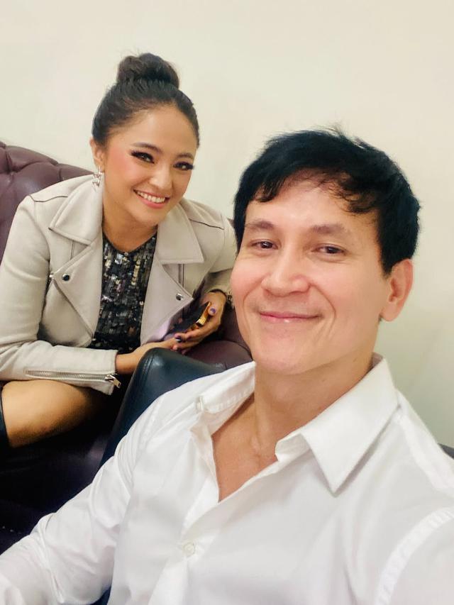 6 Potret Marcellino Lefrandt Kenang Reuni Pemain Sinetron Bidadari di Tahun 2024