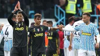 Pemain Juventus dan SPAL sesuai bertanding di Paolo-Mazza stadium, Ferrara, Sabtu (13/4/2019). (AFP/Isabella Bonotto)