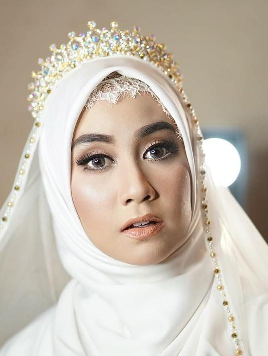 Tampil Cantik Berbusana Pengantin Annisa Rahma Segera 