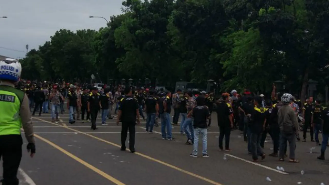 Bentrok ormas di Bekasi